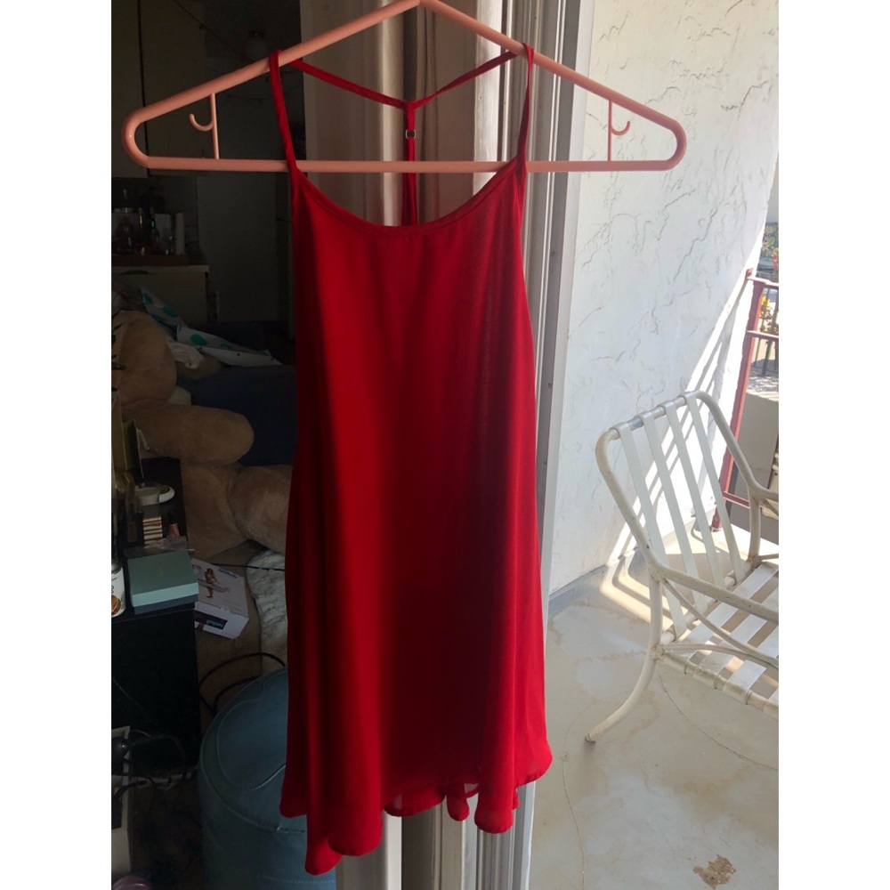 Red tank top with LOW back👏🏻